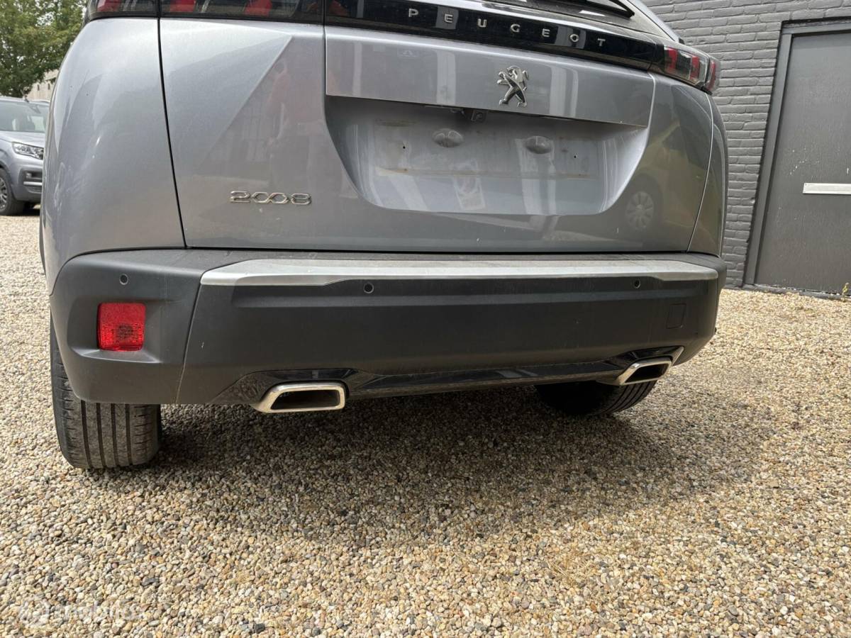 Peugeot 2008 Peugeot 2008 1.2 PureTech Allure 130 pk navigatie en camera cruise control