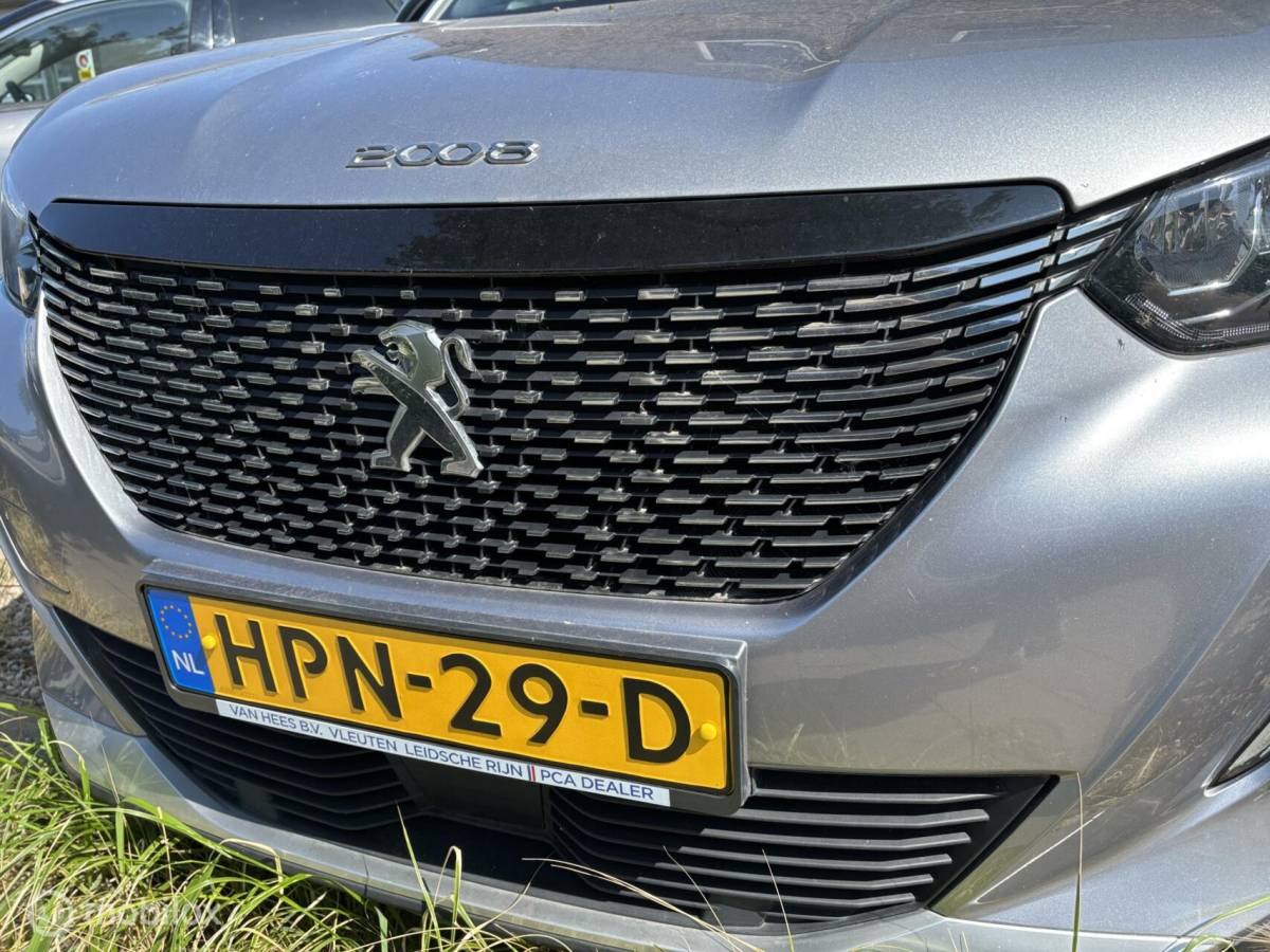 Peugeot 2008 Peugeot 2008 1.2 PureTech Allure 130 pk navigatie en camera cruise control