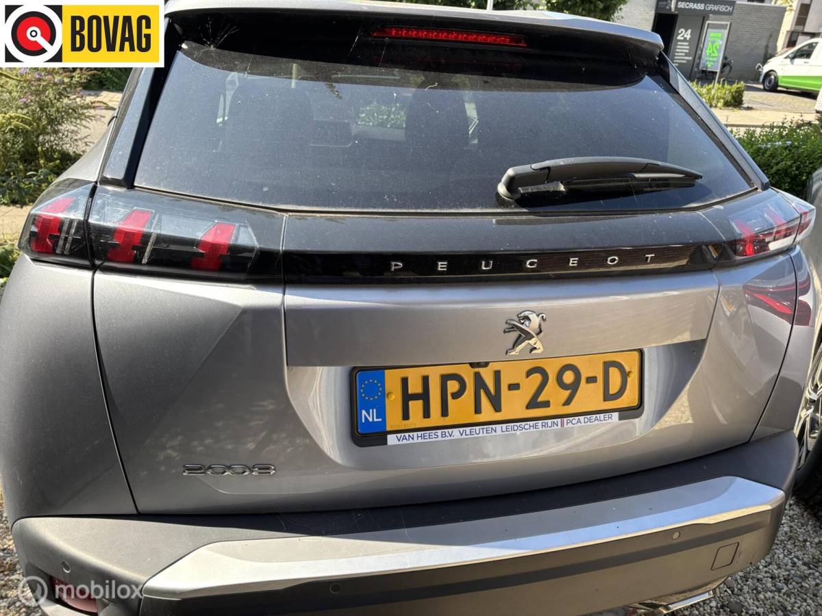 Peugeot 2008 Peugeot 2008 1.2 PureTech Allure 130 pk navigatie en camera cruise control