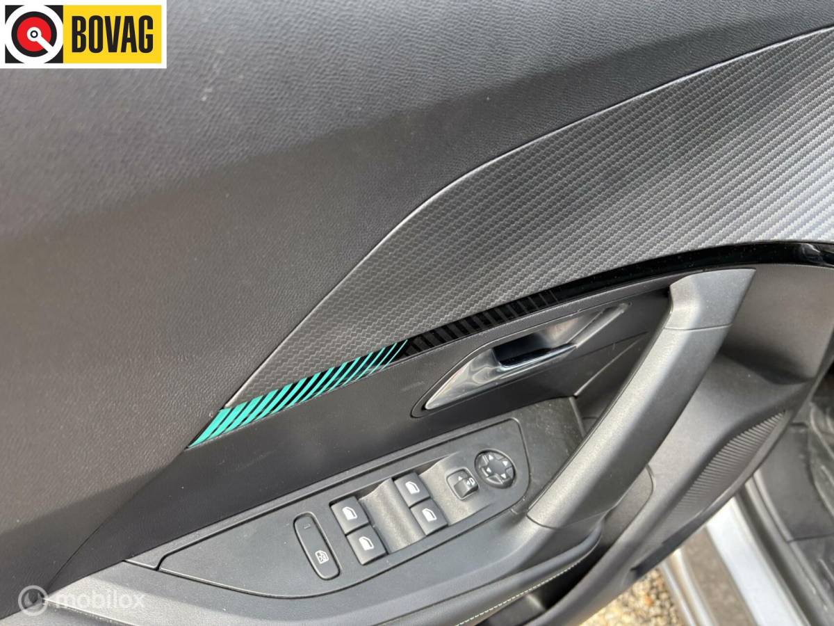 Peugeot 2008 Peugeot 2008 1.2 PureTech Allure 130 pk navigatie en camera cruise control