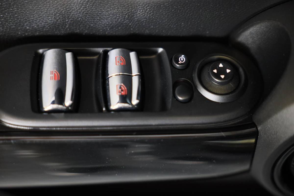 MINI Cooper Cabrio Mini Mini Cabrio 1.5 Cooper / AUT / Navi / 136 Pk / Cruise Control / Leder / Ecc / Elek Pakket / Led / Pdc / 18 Inch