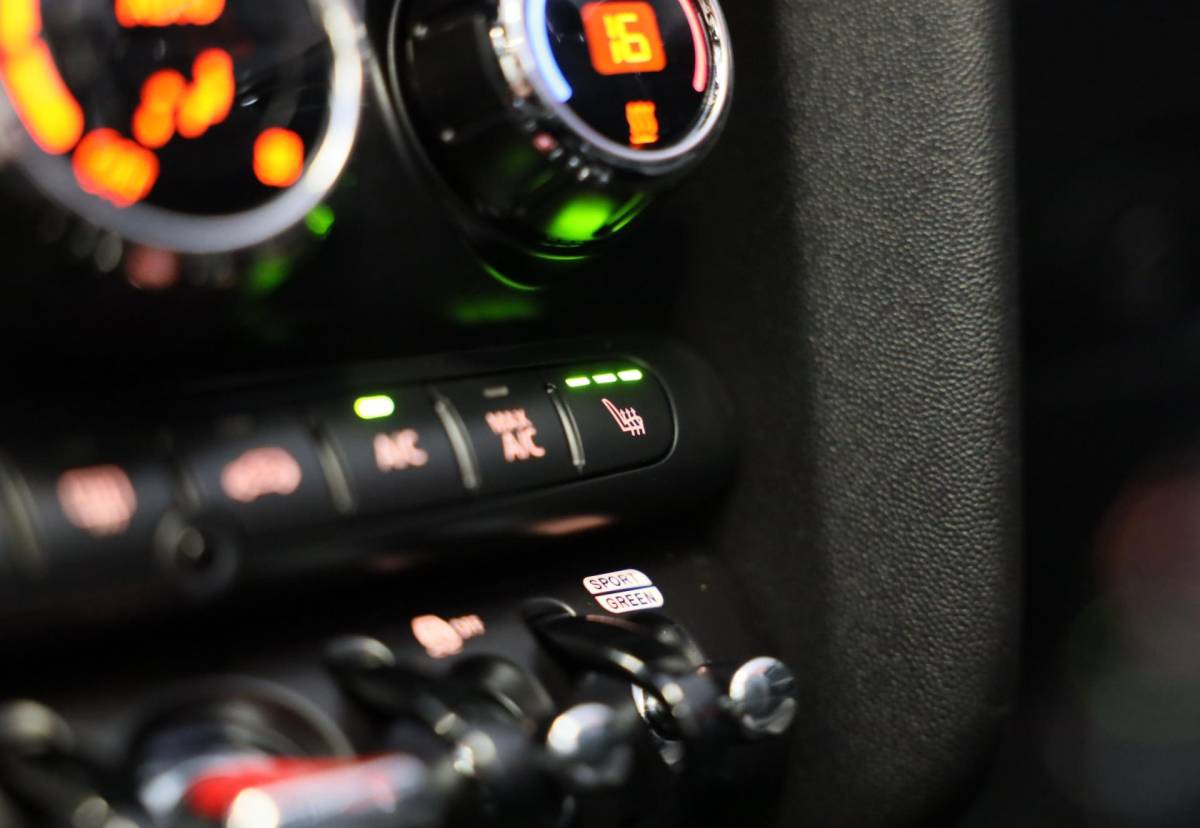 MINI Cooper Cabrio Mini Mini Cabrio 1.5 Cooper / AUT / Navi / 136 Pk / Cruise Control / Leder / Ecc / Elek Pakket / Led / Pdc / 18 Inch