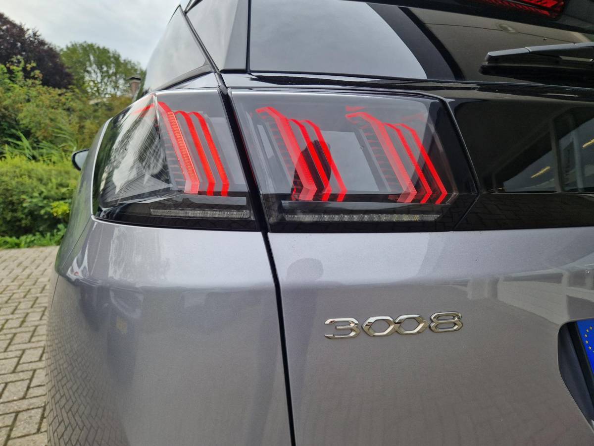 Peugeot 3008 Peugeot 3008 1.6 HYbrid 180 Allure Pack Business | DEMO | Achteruitrijcamera | Parkeersensoren V+A | Cruise & Climate control | Navigatie