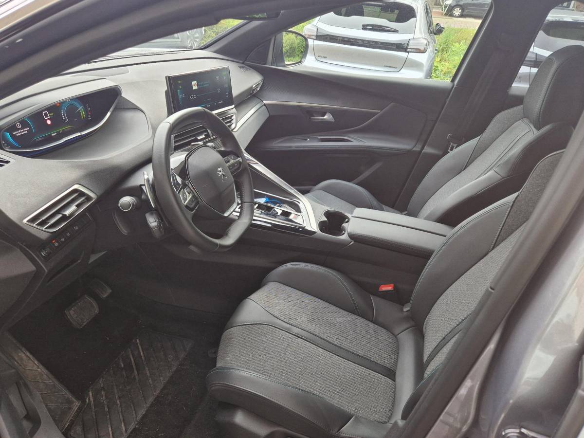 Peugeot 3008 Peugeot 3008 1.6 HYbrid 180 Allure Pack Business | DEMO | Achteruitrijcamera | Parkeersensoren V+A | Cruise & Climate control | Navigatie