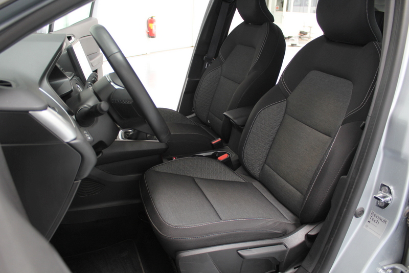 Renault Captur Renault Captur 1.0 TCe 92PK, RIJKLAAR!! NAVIGATIE | PARKEERSENSOREN | CRUISE CONTROLE | CLIMATE CONTROLE