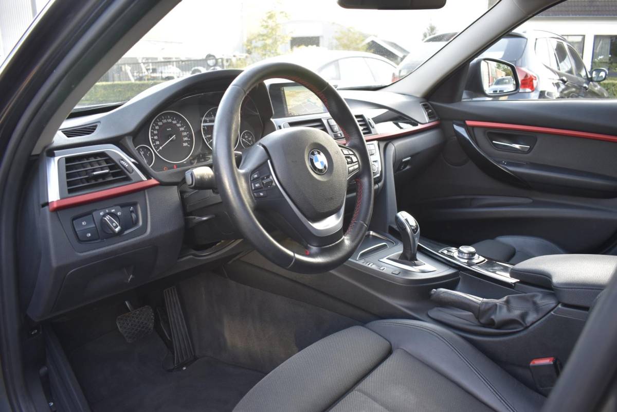 BMW 3 Serie BMW 3-serie Touring 320i Sport