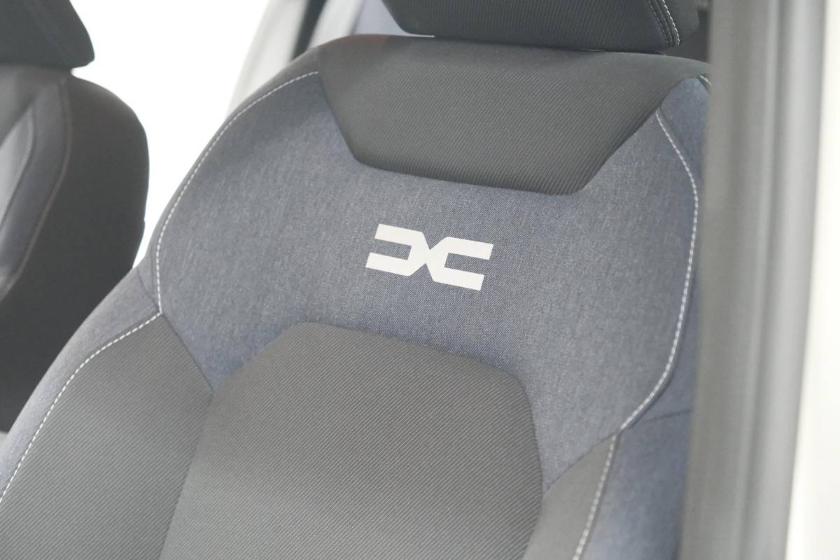Dacia Duster Dacia Duster Mild Hybrid 130 Expression | Camera | Stoelverwarming | Apple Carplay | Navigatie