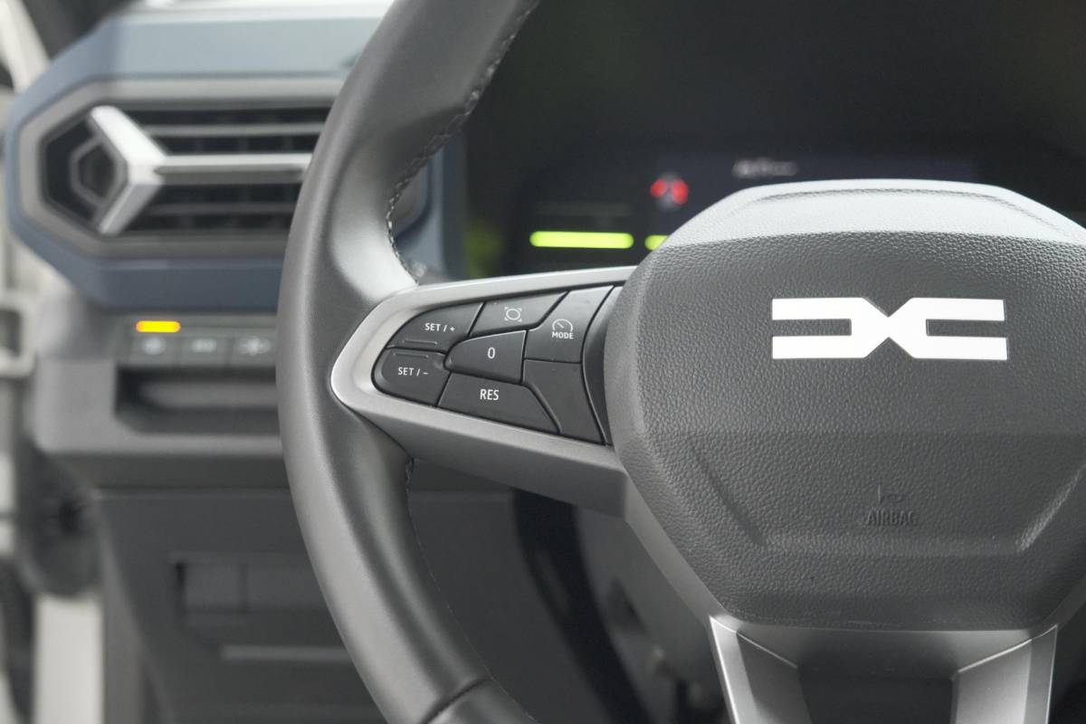 Dacia Duster Dacia Duster Mild Hybrid 130 Expression | Camera | Stoelverwarming | Apple Carplay | Navigatie