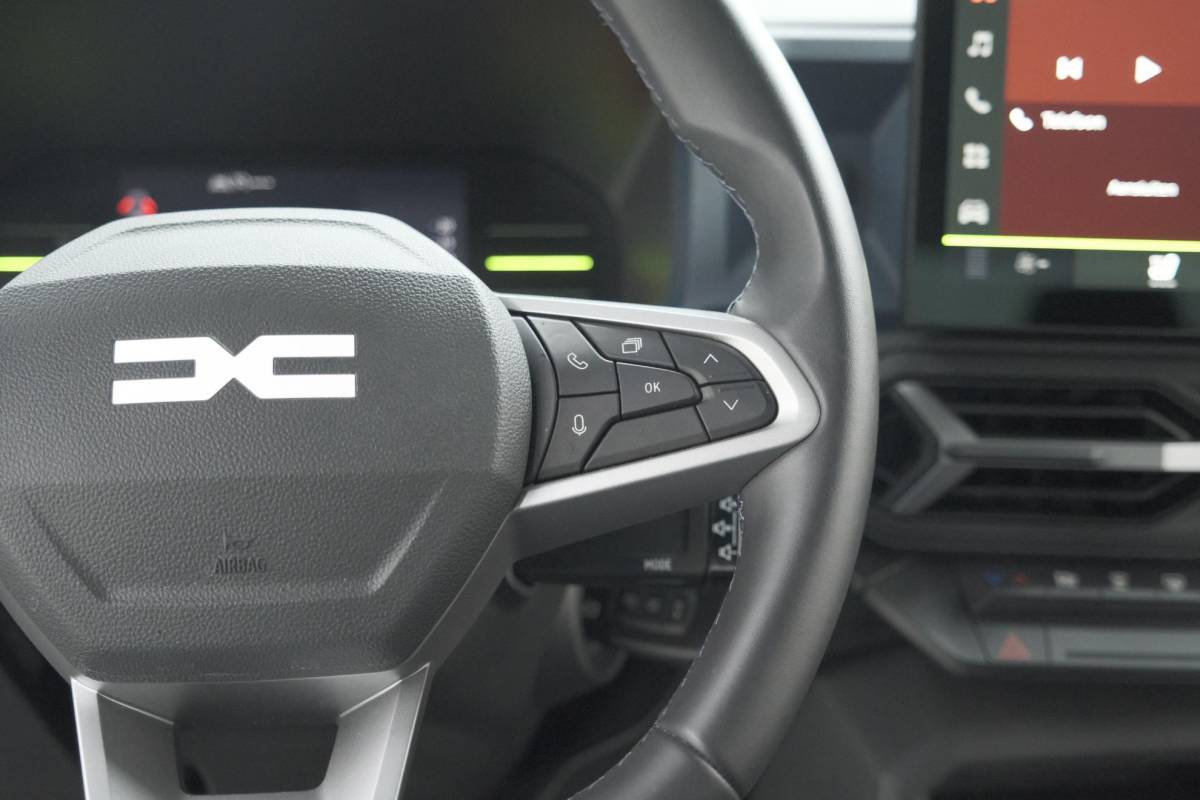 Dacia Duster Dacia Duster Mild Hybrid 130 Expression | Camera | Stoelverwarming | Apple Carplay | Navigatie