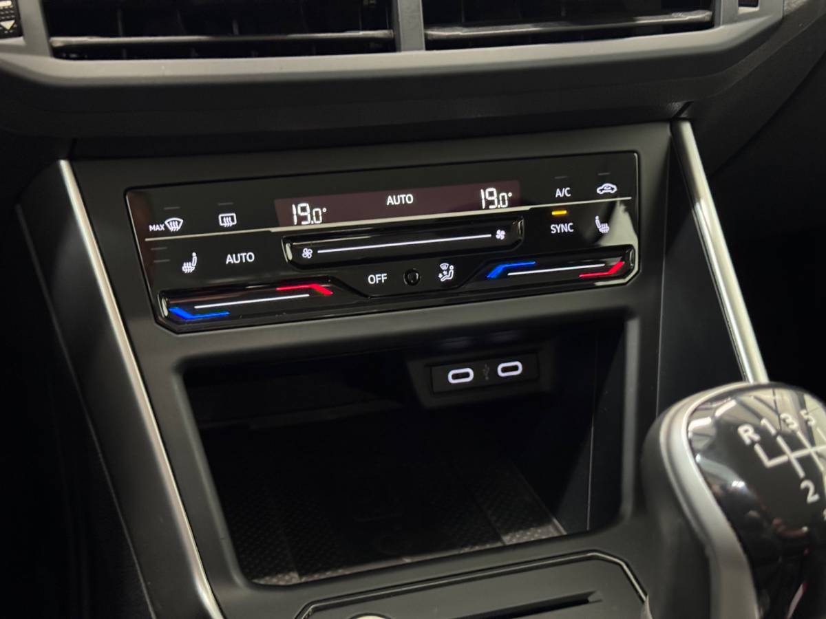 Volkswagen Polo Volkswagen Polo 1.0 TSI Life Business |Led|Carplay|Navigatie|Stoelverwarming|Key Less|Clima|