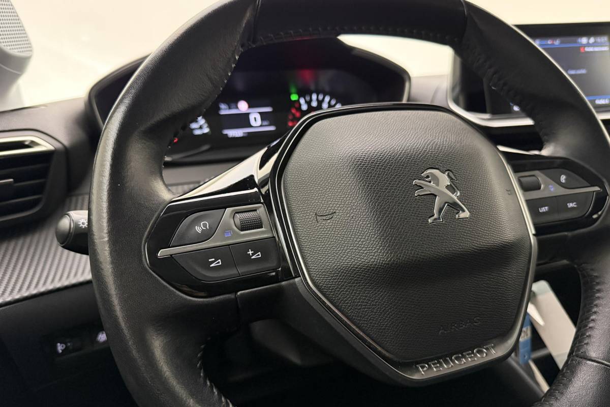 Peugeot 208 Peugeot 208 1.2 PureTech Blue Lease Active 75 PK | Handgeschakeld | Airco | Navigatie | Parkeersensor | Cruise Control | Licht Metalen Velgen | Camera | 1e eigenaar