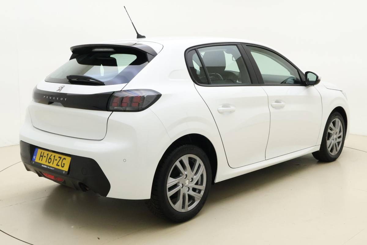 Peugeot 208 Peugeot 208 1.2 PureTech Blue Lease Active 75 PK | Handgeschakeld | Airco | Navigatie | Parkeersensor | Cruise Control | Licht Metalen Velgen | Camera | 1e eigenaar