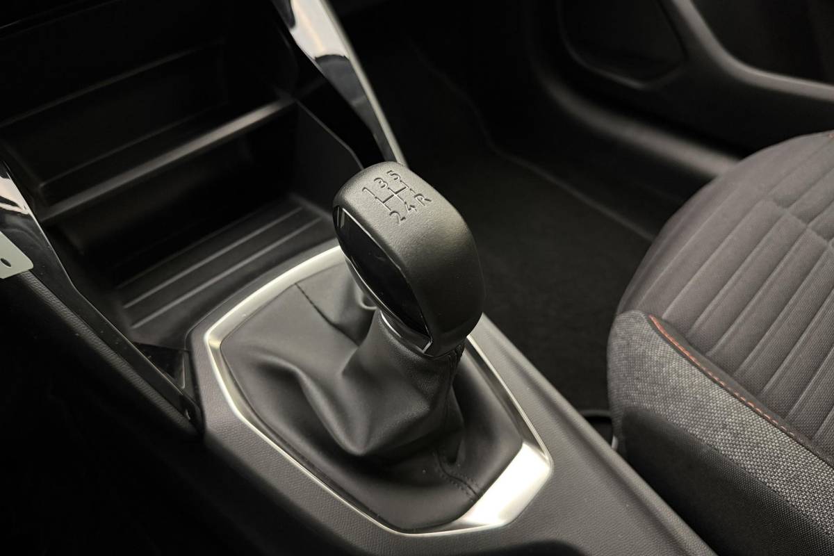 Peugeot 208 Peugeot 208 1.2 PureTech Blue Lease Active 75 PK | Handgeschakeld | Airco | Navigatie | Parkeersensor | Cruise Control | Licht Metalen Velgen | Camera | 1e eigenaar