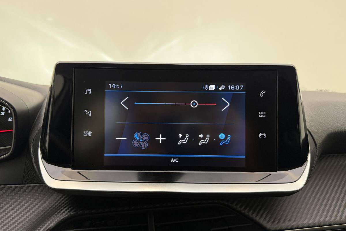 Peugeot 208 Peugeot 208 1.2 PureTech Blue Lease Active 75 PK | Handgeschakeld | Airco | Navigatie | Parkeersensor | Cruise Control | Licht Metalen Velgen | Camera | 1e eigenaar