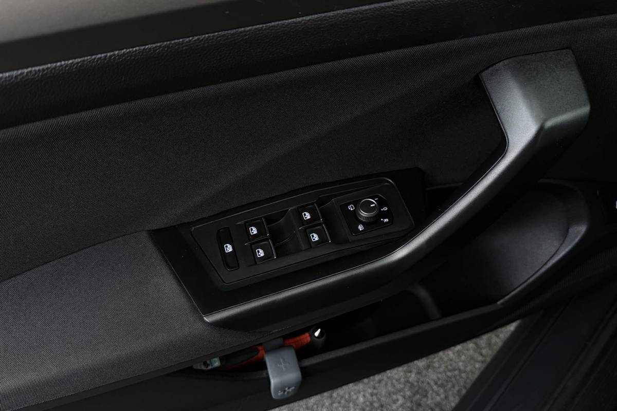 Volkswagen T-Roc Volkswagen T-Roc 1.0 TSI Style Business | Trekhaak | Org NL | Digital Cockpit | Camera | CarPlay |