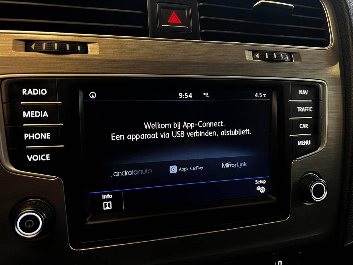Volkswagen Golf Volkswagen Golf 1.0 TSI Connected Series Carplay_Camera_Navi_Clima
