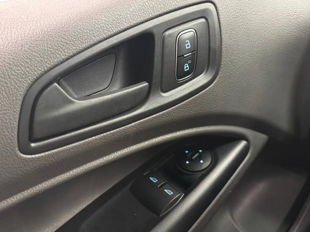 Ford Transit Connect Ford Transit Connect 1.5 EcoBlue Automaat L2 Trend RAPTOR EDITION Navigatie Airco Parkeersensoren Cruise Control 3Zits Camera DAB+
