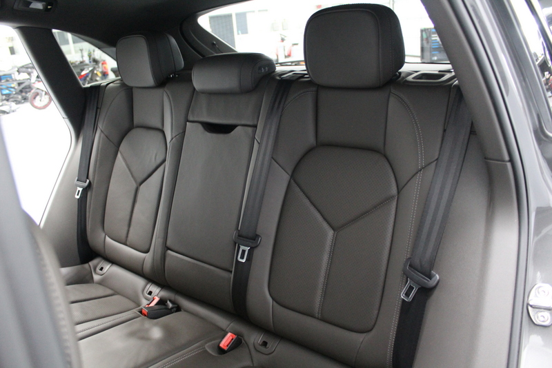 Porsche Macan Porsche Macan 3.0 S 340PK | RIJKLAAR | PANORAMADAK | LEER | NAVIGATIE | STOELVERWARMING