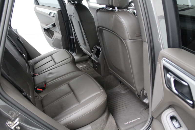 Porsche Macan Porsche Macan 3.0 S 340PK | RIJKLAAR | PANORAMADAK | LEER | NAVIGATIE | STOELVERWARMING