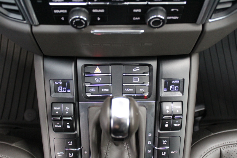 Porsche Macan Porsche Macan 3.0 S 340PK | RIJKLAAR | PANORAMADAK | LEER | NAVIGATIE | STOELVERWARMING