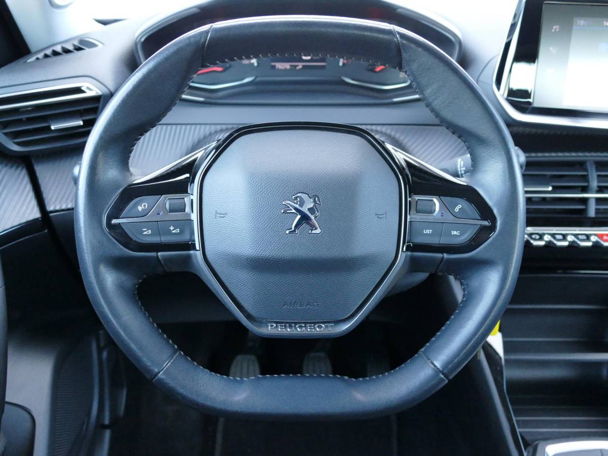 Peugeot 2008 Peugeot 2008 1.2 PureTech Active Pack | 100PK | Trekhaak | Cruise Control | Parkeersensoren Achter | Airco | Navigatie | Climate Control |