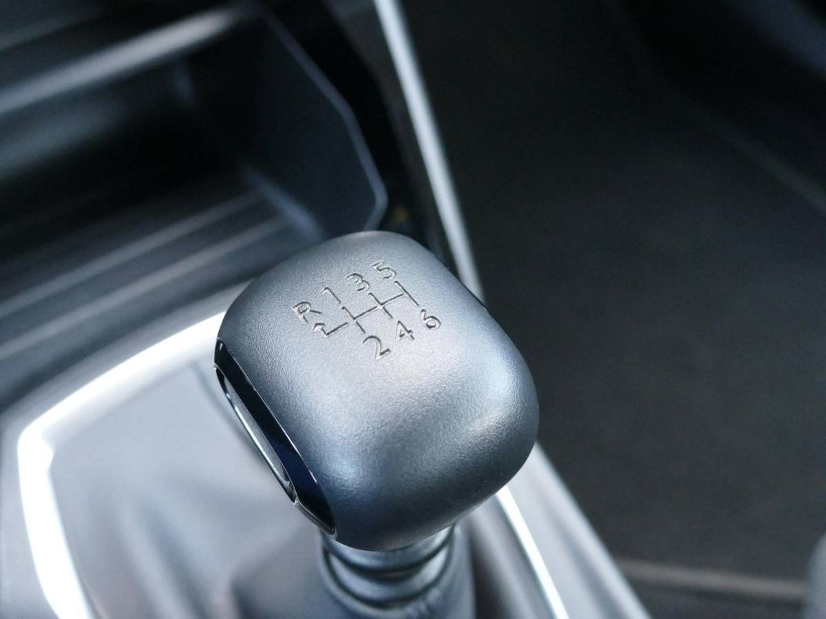 Peugeot 2008 Peugeot 2008 1.2 PureTech Active Pack | 100PK | Trekhaak | Cruise Control | Parkeersensoren Achter | Airco | Navigatie | Climate Control |