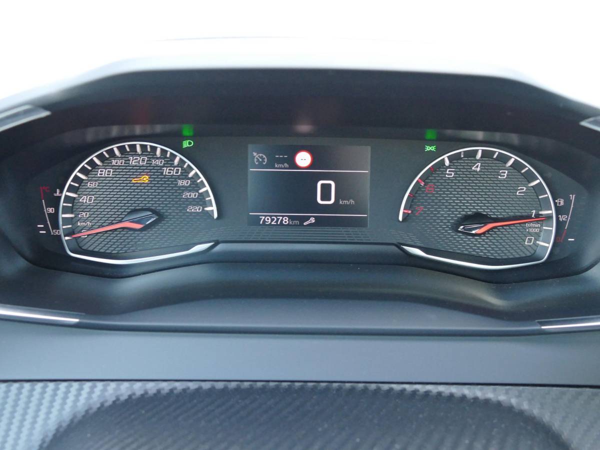 Peugeot 2008 Peugeot 2008 1.2 PureTech Active Pack | 100PK | Trekhaak | Cruise Control | Parkeersensoren Achter | Airco | Navigatie | Climate Control |