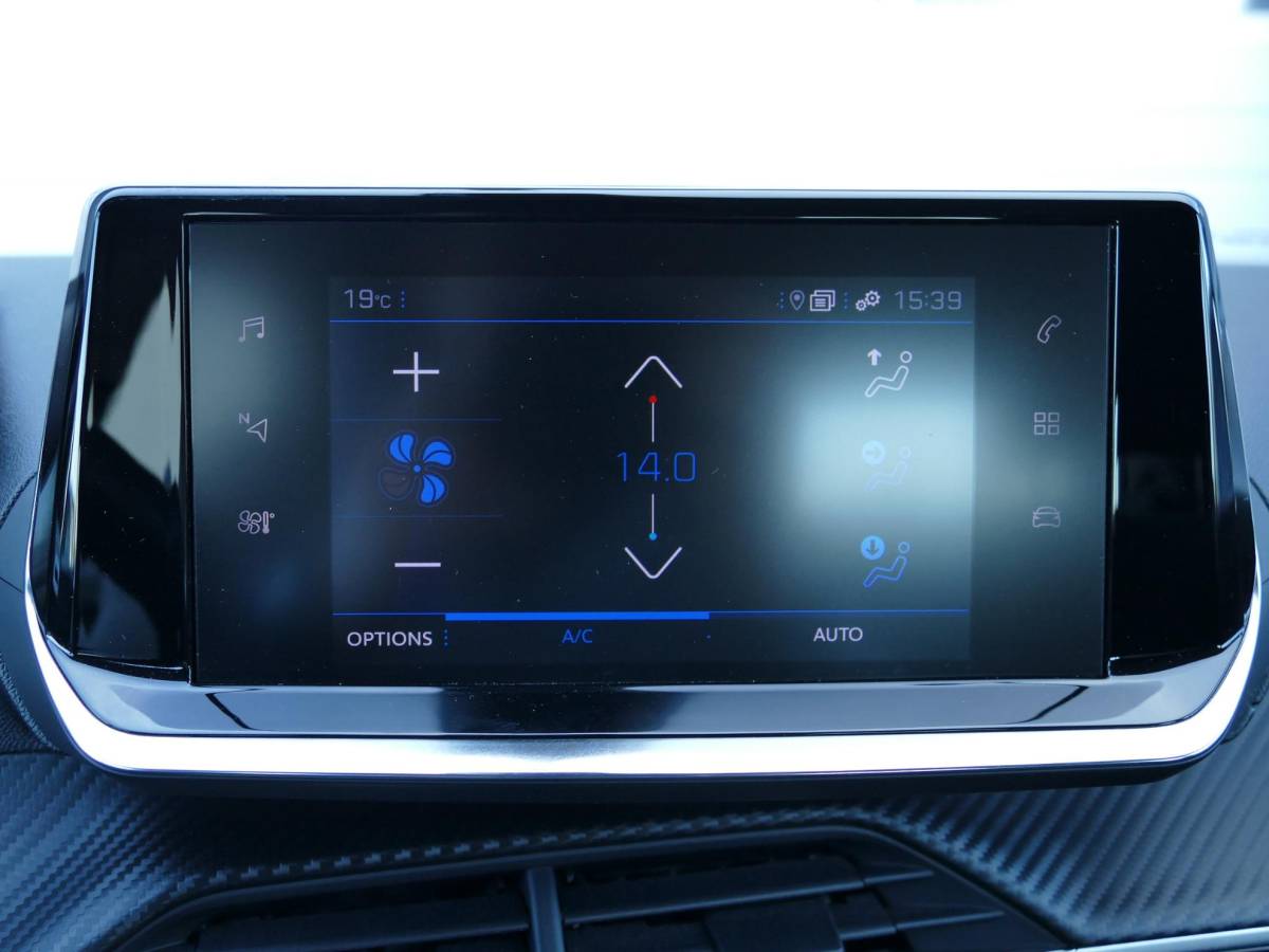 Peugeot 2008 Peugeot 2008 1.2 PureTech Active Pack | 100PK | Trekhaak | Cruise Control | Parkeersensoren Achter | Airco | Navigatie | Climate Control |