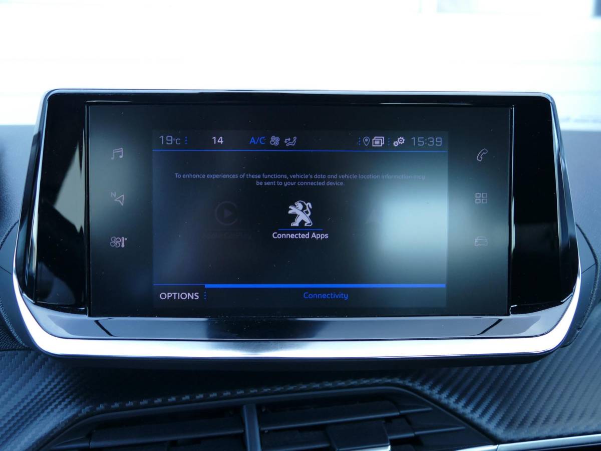 Peugeot 2008 Peugeot 2008 1.2 PureTech Active Pack | 100PK | Trekhaak | Cruise Control | Parkeersensoren Achter | Airco | Navigatie | Climate Control |