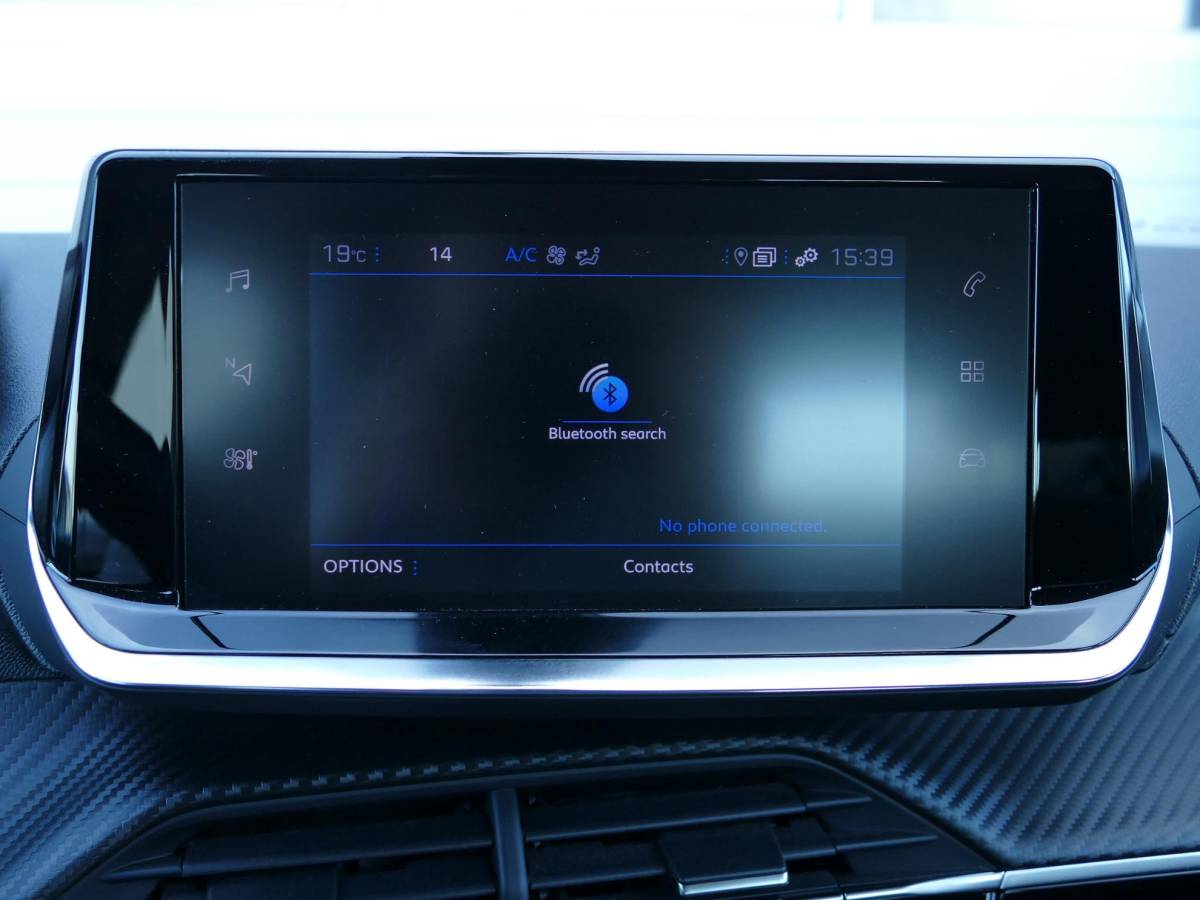 Peugeot 2008 Peugeot 2008 1.2 PureTech Active Pack | 100PK | Trekhaak | Cruise Control | Parkeersensoren Achter | Airco | Navigatie | Climate Control |