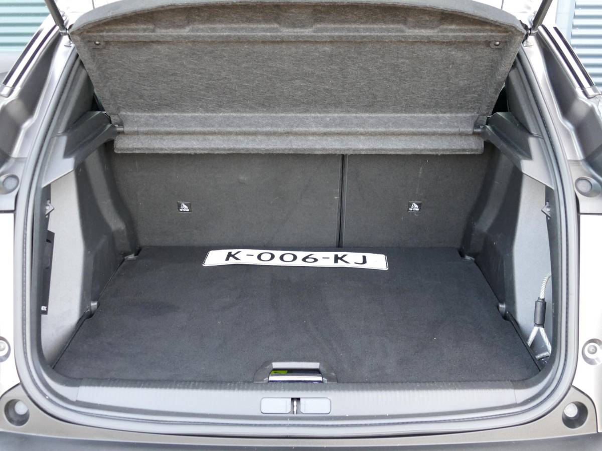 Peugeot 2008 Peugeot 2008 1.2 PureTech Active Pack | 100PK | Trekhaak | Cruise Control | Parkeersensoren Achter | Airco | Navigatie | Climate Control |