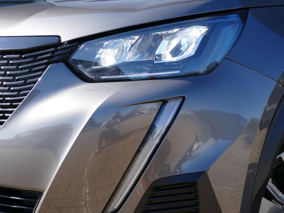 Peugeot 2008 Peugeot 2008 1.2 PureTech Active Pack | 100PK | Trekhaak | Cruise Control | Parkeersensoren Achter | Airco | Navigatie | Climate Control |