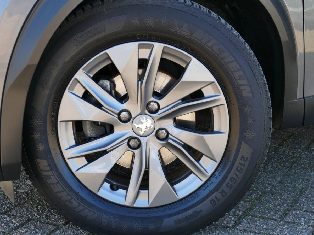 Peugeot 2008 Peugeot 2008 1.2 PureTech Active Pack | 100PK | Trekhaak | Cruise Control | Parkeersensoren Achter | Airco | Navigatie | Climate Control |