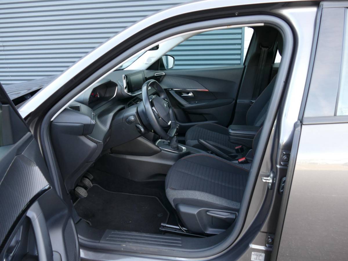 Peugeot 2008 Peugeot 2008 1.2 PureTech Active Pack | 100PK | Trekhaak | Cruise Control | Parkeersensoren Achter | Airco | Navigatie | Climate Control |