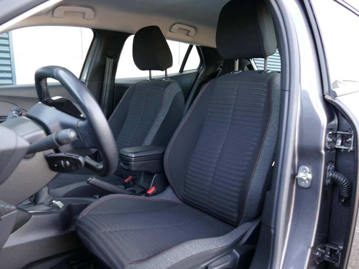 Peugeot 2008 Peugeot 2008 1.2 PureTech Active Pack | 100PK | Trekhaak | Cruise Control | Parkeersensoren Achter | Airco | Navigatie | Climate Control |
