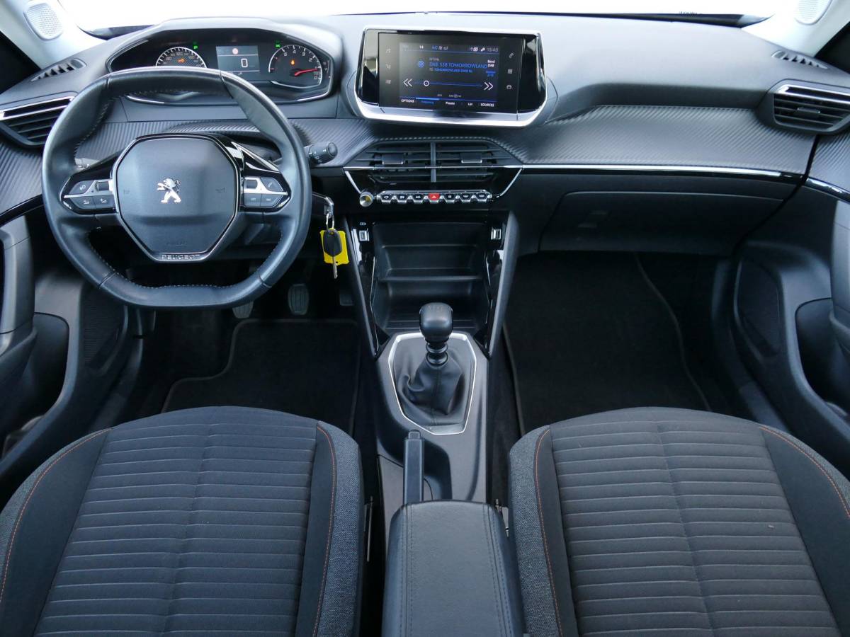 Peugeot 2008 Peugeot 2008 1.2 PureTech Active Pack | 100PK | Trekhaak | Cruise Control | Parkeersensoren Achter | Airco | Navigatie | Climate Control |