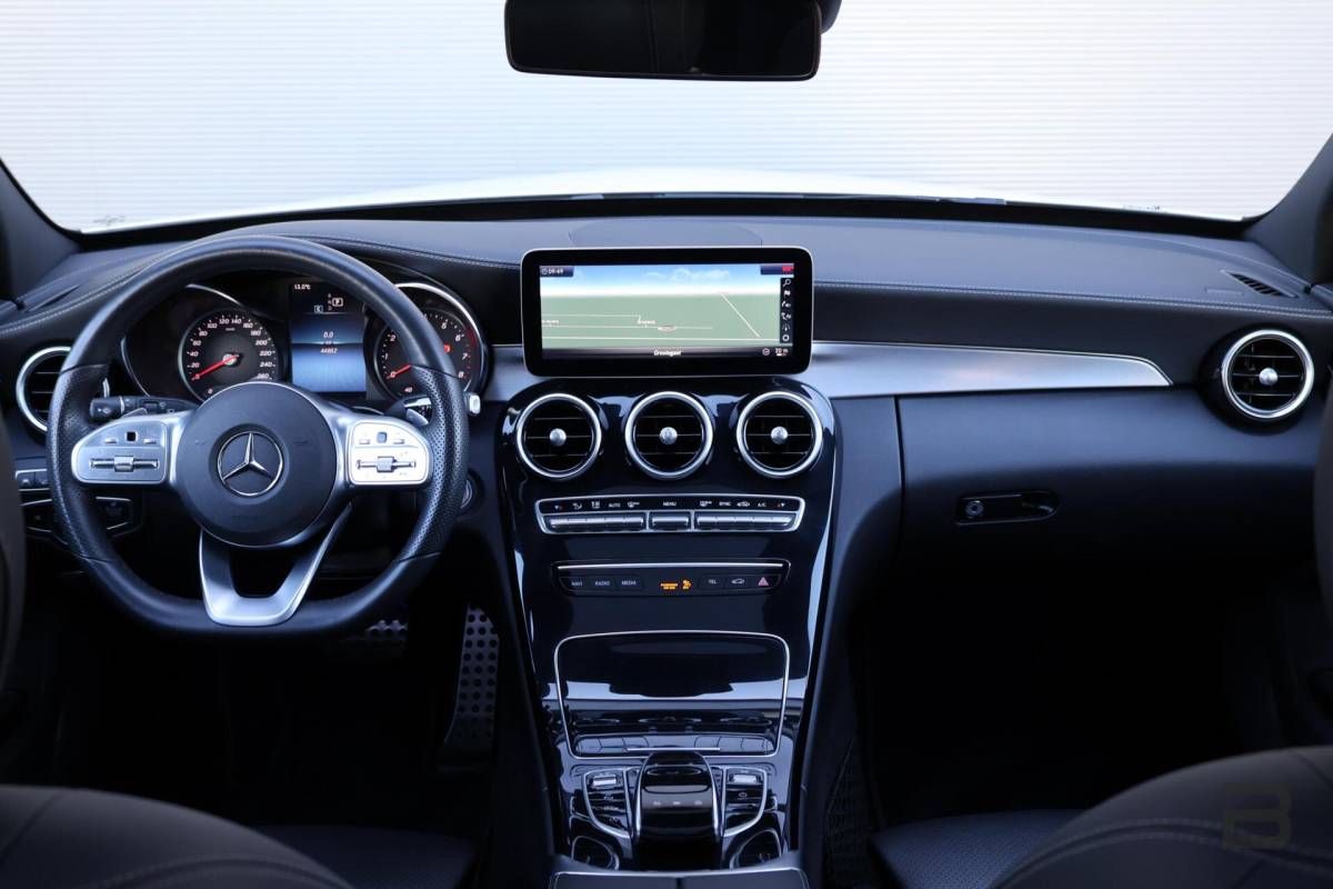 Mercedes-Benz C-Klasse Mercedes C-klasse Estate 400 4MATIC AMG Line / Panoramadak / Memory stoelen / Night Pakket / Burmester Surround