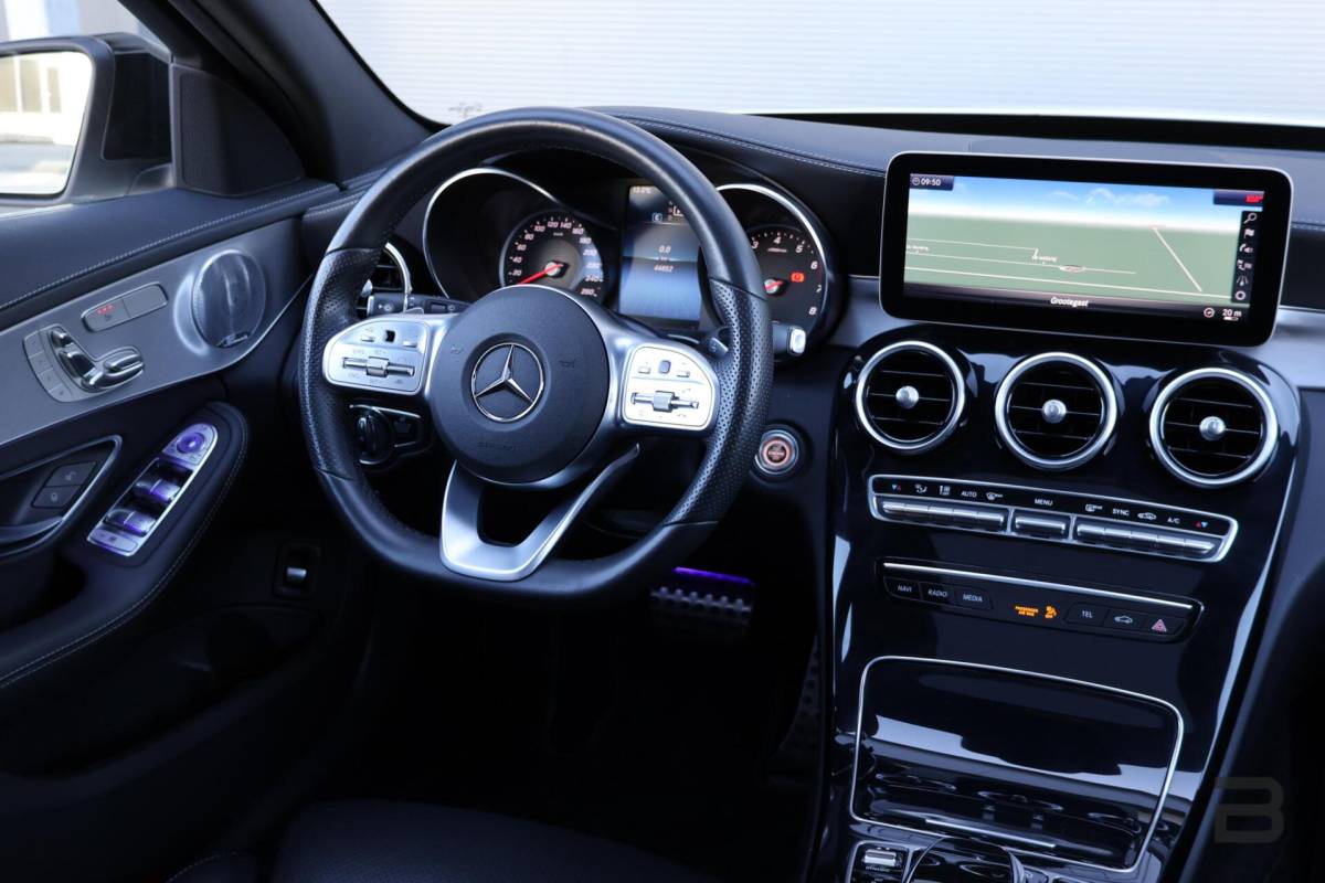 Mercedes-Benz C-Klasse Mercedes C-klasse Estate 400 4MATIC AMG Line / Panoramadak / Memory stoelen / Night Pakket / Burmester Surround