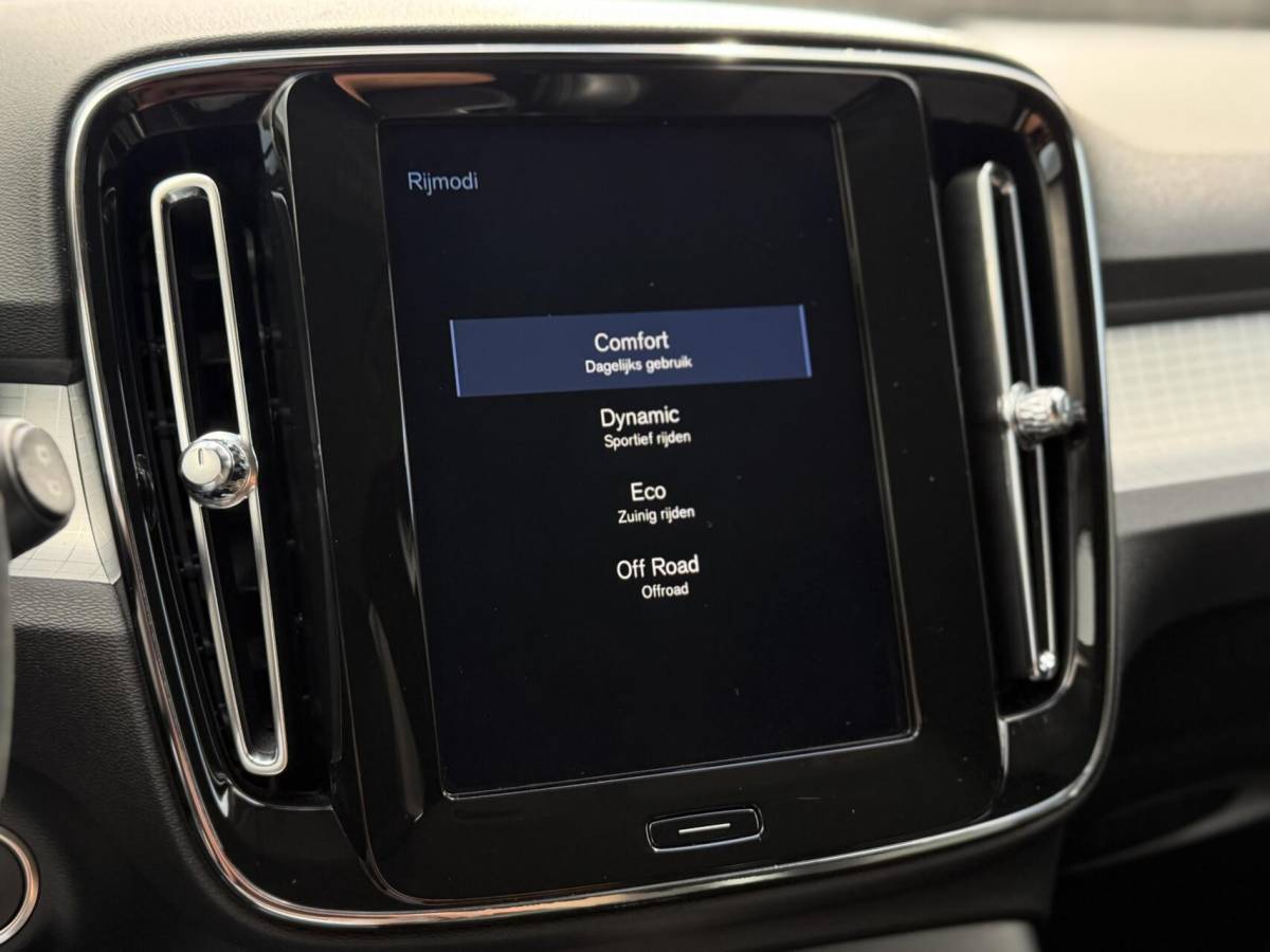 Volvo XC40 Volvo XC40 T3 Momentum Automaat | Camera | Garantie