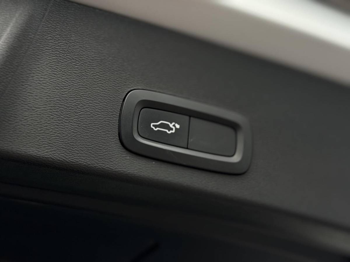 Volvo XC40 Volvo XC40 T3 Momentum Automaat | Camera | Garantie