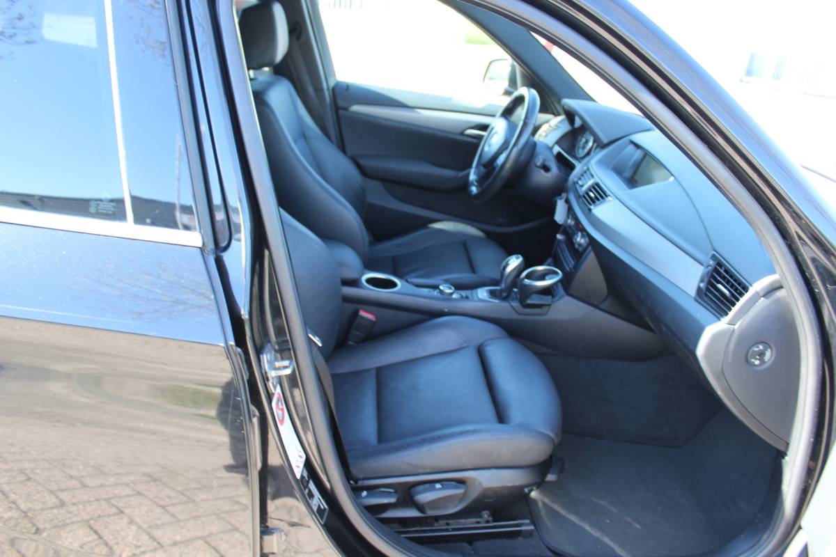 BMW X1 BMW X1 SDrive20i High Executive M uitv. nap ,,leder panorama