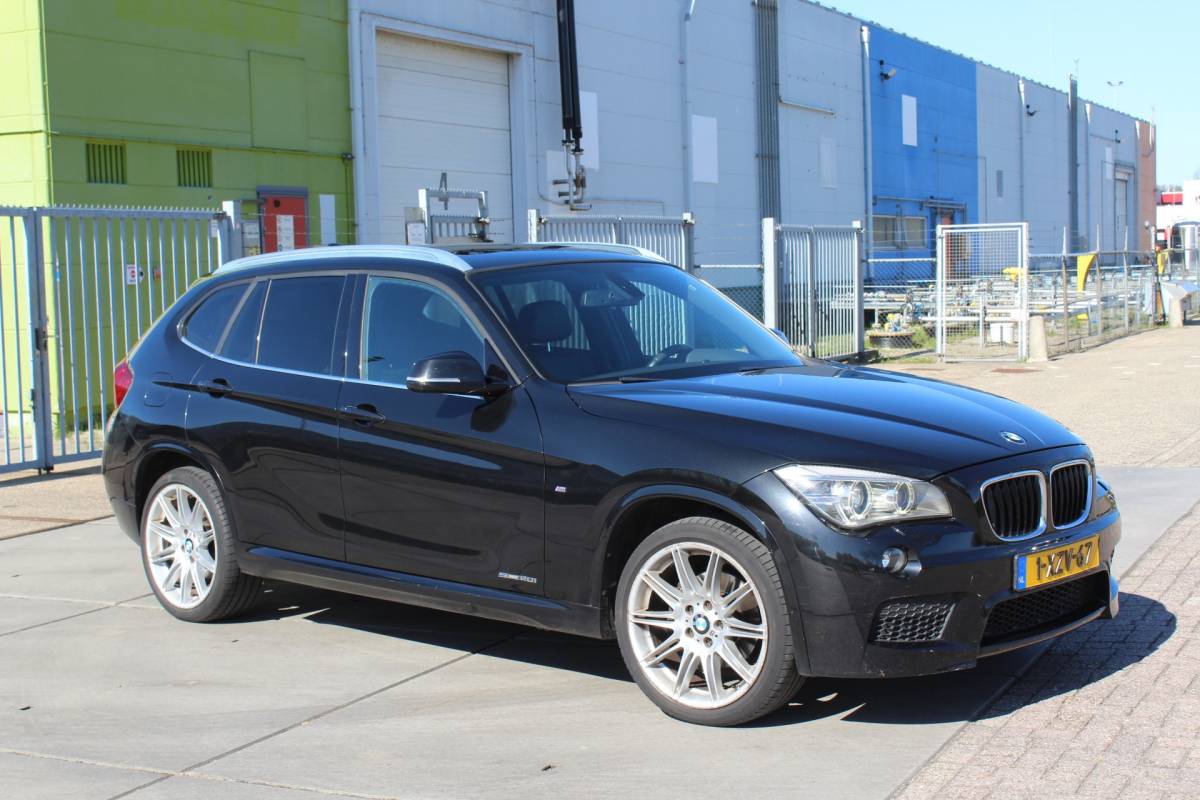 BMW X1 BMW X1 SDrive20i High Executive M uitv. nap ,,leder panorama