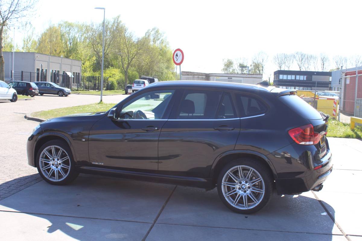 BMW X1 BMW X1 SDrive20i High Executive M uitv. nap ,,leder panorama