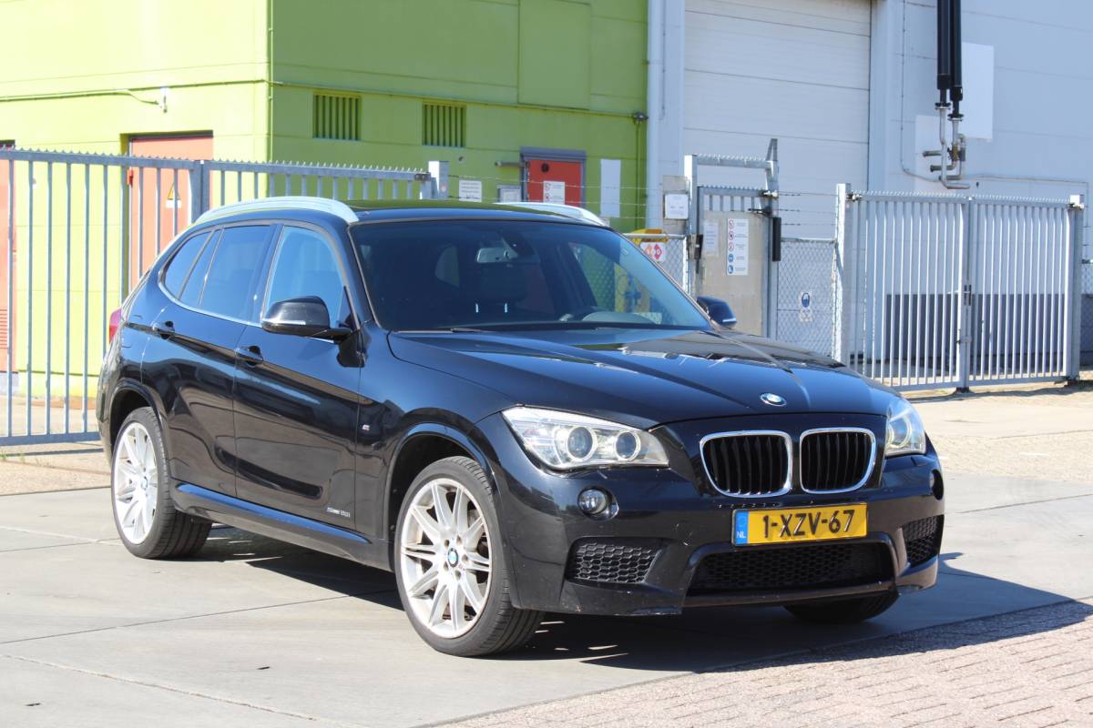 BMW X1 BMW X1 SDrive20i High Executive M uitv. nap ,,leder panorama