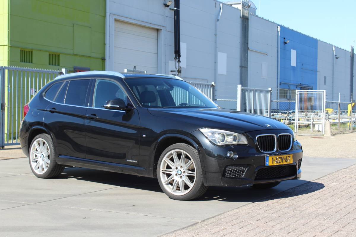 BMW X1 BMW X1 SDrive20i High Executive M uitv. nap ,,leder panorama