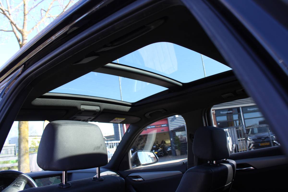 BMW X1 BMW X1 SDrive20i High Executive M uitv. nap ,,leder panorama
