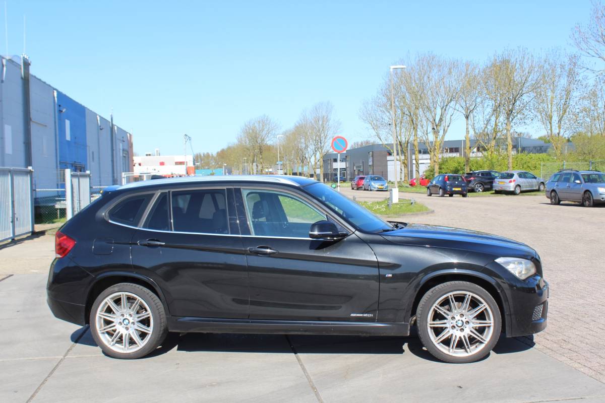 BMW X1 BMW X1 SDrive20i High Executive M uitv. nap ,,leder panorama