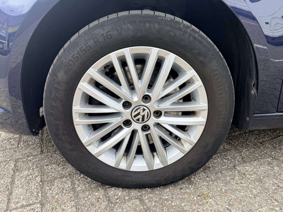 Volkswagen Touran Volkswagen Touran 1.4 TSI Cup | Trekhaak | Navi | Cruise | Bluetooth | Stoelverwarming | PDC v+a incl. Camera