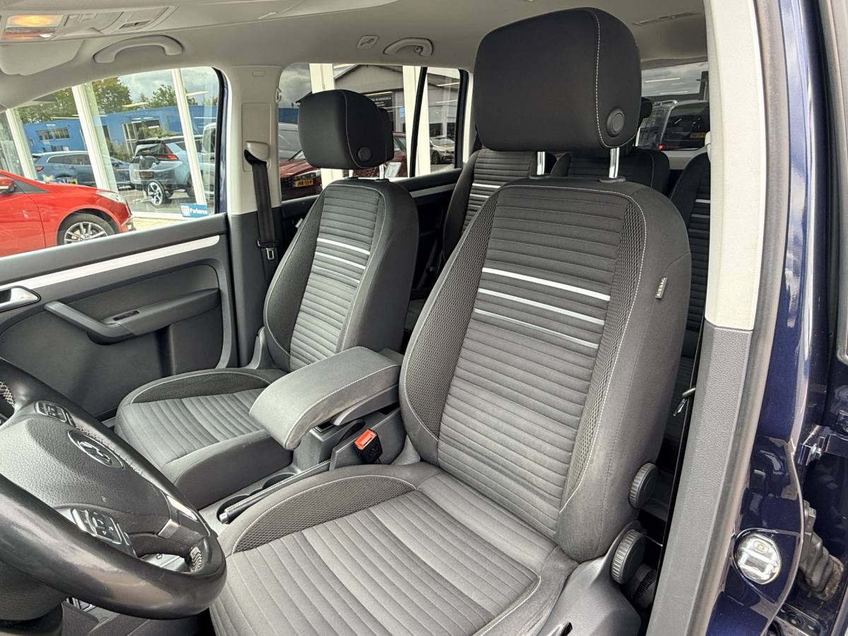 Volkswagen Touran Volkswagen Touran 1.4 TSI Cup | Trekhaak | Navi | Cruise | Bluetooth | Stoelverwarming | PDC v+a incl. Camera