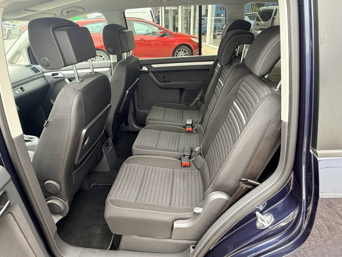 Volkswagen Touran Volkswagen Touran 1.4 TSI Cup | Trekhaak | Navi | Cruise | Bluetooth | Stoelverwarming | PDC v+a incl. Camera